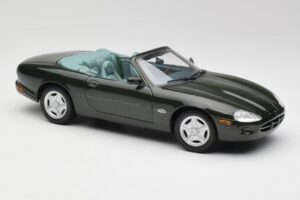 Jaguar XK8 X100 Kabriolet British Racing Zelený Maisto 1:18 50285 Kov – obrázok 6 z 8