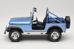 Jeep CJ-7 Laredo Modrý MCG 1:18 MCG18553 Kov – obrázok 3 z 6