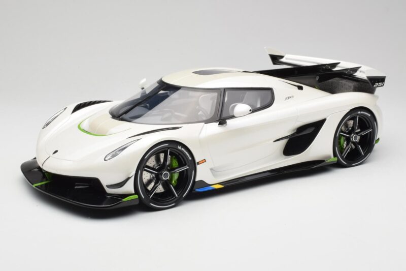 Koenigsegg Jesko Attack Crystal White Pearl GT Spirit 1:12 GT501 Živica