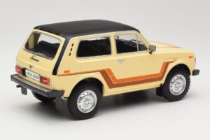 Lada Niva 2121 California Béžová MCG 1:18 MCG18004 Kov – obrázok 2 z 6