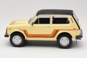 Lada Niva 2121 California Béžová MCG 1:18 MCG18004 Kov – obrázok 3 z 6