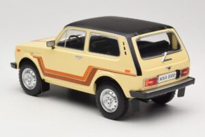 Lada Niva 2121 California Béžová MCG 1:18 MCG18004 Kov – obrázok 5 z 6