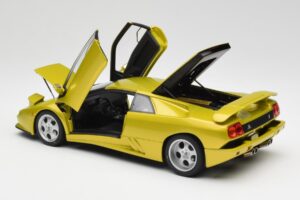 Lamborghini Diablo SE30 Anniversary Edition Žltý Spyder AUTOart 1:18 79157 Kov – obrázok 5 z 8
