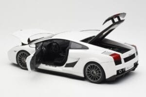 Lamborghini Gallardo Superleggera Monocerus Metallic Biely AUTOart 1:18 74585 Kov – obrázok 5 z 8