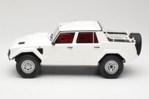 Lamborghini LM002 Biely Kyosho 1:18 GTS18508W Živica – obrázok 3 z 6