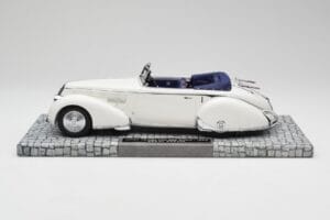 Lancia Astura Tipo 233 Corto Biely Minichamps 1:18 107125330 Živica – obrázok 3 z 6