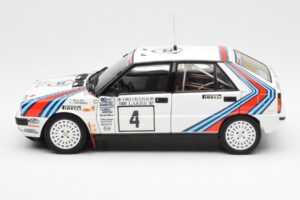 Lancia Delta HF 4WD #4 M. Alen / I. Kivimaki Martini Rally 1000 Lakes 1987 Kyosho 1:18 08960B Kov – obrázok 4 z 8