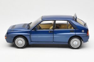 Lancia Delta HF Integrale Evo II Modrý Kyosho 1:18 08341BL Kov – obrázok 4 z 8