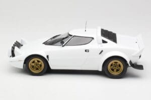 Lancia Stratos HF Stradale Biely Minichamps 1:18 155741700 Kov – obrázok 3 z 6