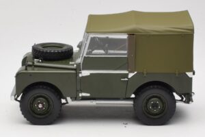 Land Rover 88 Series I Matt Green Minichamps 1:18 150168909 Kov – obrázok 4 z 8