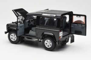 Land Rover Defender 90 Santorini Čierny Metalíza Kyosho 1:18 08901BK Kov – obrázok 5 z 8