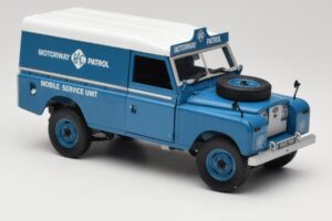 Land Rover Series III 109 Soft Top Motorway Patrol Modrý Eagles Race 1:18 4403 Kov – obrázok 6 z 8