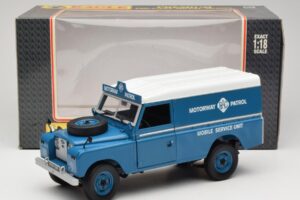 Land Rover Series III 109 Soft Top Motorway Patrol Modrý Eagles Race 1:18 4403 Kov – obrázok 8 z 8