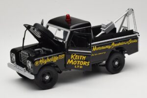 Land Rover Series III Záchranné Vozidlo Čierny Universal Hobbies 1:18 4411 Kov – obrázok 2 z 8