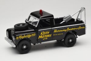 Land Rover Series III Záchranné Vozidlo Čierny Universal Hobbies 1:18 4411 Kov