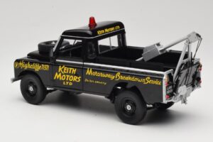Land Rover Series III Záchranné Vozidlo Čierny Universal Hobbies 1:18 4411 Kov – obrázok 7 z 8