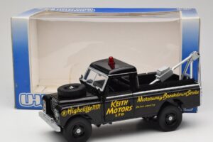 Land Rover Series III Záchranné Vozidlo Čierny Universal Hobbies 1:18 4411 Kov – obrázok 8 z 8