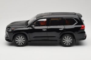 Lexus LX570 J200 Čierny LCD 1:18 LCD18010-BL Kov – obrázok 4 z 8