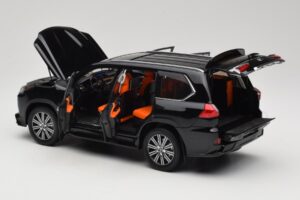 Lexus LX570 J200 Čierny LCD 1:18 LCD18010-BL Kov – obrázok 5 z 8