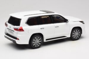 Lexus LX570 J200 Biely LCD 1:18 LCD18010-WH Kov – obrázok 3 z 8