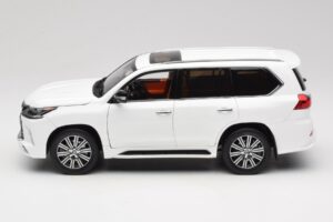 Lexus LX570 J200 Biely LCD 1:18 LCD18010-WH Kov – obrázok 4 z 8
