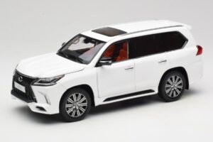 Lexus LX570 J200 Biely LCD 1:18 LCD18010-WH Kov