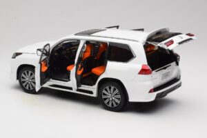 Lexus LX570 J200 Biely LCD 1:18 LCD18010-WH Kov – obrázok 5 z 8