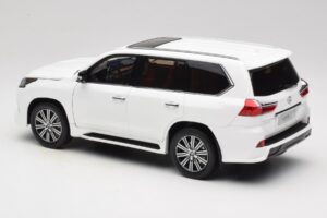 Lexus LX570 J200 Biely LCD 1:18 LCD18010-WH Kov – obrázok 7 z 8