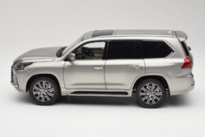 Lexus LX570 Sonic Titánový Kyosho 1:18 08955T Kov – obrázok 4 z 8