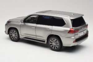 Lexus LX570 Sonic Titánový Kyosho 1:18 08955T Kov – obrázok 7 z 8