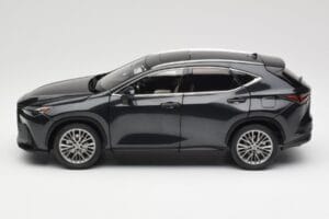 Lexus NX450h+ AZ20 Čierny Kyosho 1:18 08968GBK Živica – obrázok 4 z 8