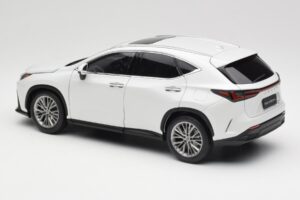 Lexus NX450h+ AZ20 Biely Kyosho 1:18 08968Q Živica – obrázok 7 z 8