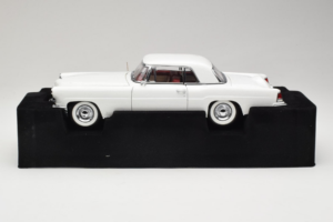 Lincoln Continental Mark II Biely Road Signature 1:18 20078-P1 Kov – obrázok 3 z 6