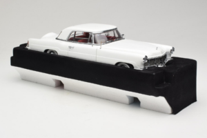 Lincoln Continental Mark II Biely Road Signature 1:18 20078-P1 Kov – obrázok 4 z 6