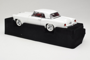 Lincoln Continental Mark II Biely Road Signature 1:18 20078-P1 Kov – obrázok 5 z 6