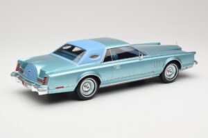 Lincoln Continental Mark V Blue Metallic MCG 1:18 MCG18369 Kov – obrázok 2 z 6