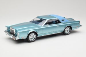 Lincoln Continental Mark V Blue Metallic MCG 1:18 MCG18369 Kov