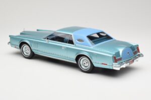 Lincoln Continental Mark V Blue Metallic MCG 1:18 MCG18369 Kov – obrázok 5 z 6