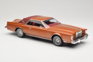 Lincoln Continental Mark V Crystal Apricot Metallic MCG 1:18 MCG18370 Kov – obrázok 4 z 6