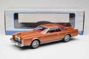 Lincoln Continental Mark V Crystal Apricot Metallic MCG 1:18 MCG18370 Kov – obrázok 6 z 6
