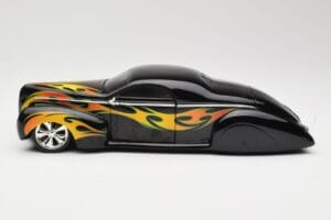 Lincoln Zephyr Scrape Custom Čierny s Plameňmi Hot Wheels 1:18 57319 Kov – obrázok 4 z 8