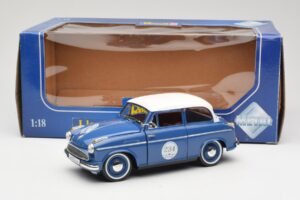 Lloyd Alexander TS #234 Modrý Revell 1:18 08463 Kov – obrázok 8 z 8