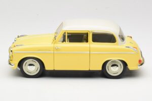 Lloyd Alexander TS Žltý Revell 1:18 08958 Kov – obrázok 4 z 8