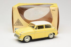 Lloyd Alexander TS Žltý Revell 1:18 08958 Kov – obrázok 8 z 8