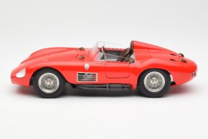 Maserati 300S Červený CMC 1:18 M-105 Kov – obrázok 3 z 6