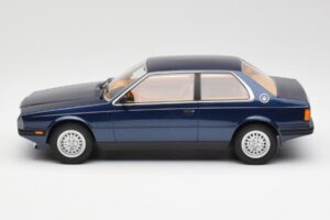 Maserati Biturbo Coupe Tmavomodrá Metalíza Minichamps 1:18 107123500 Kov – obrázok 3 z 6