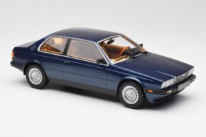 Maserati Biturbo Coupe Tmavomodrá Metalíza Minichamps 1:18 107123500 Kov – obrázok 4 z 6