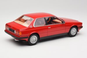 Maserati BiTurbo Coupe Rosso Corsa Minichamps 1:18 107123501 Živica – obrázok 2 z 6