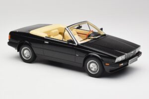 Maserati BiTurbo Spyder Čierny Minichamps 1:18 107123531 Živica – obrázok 4 z 6