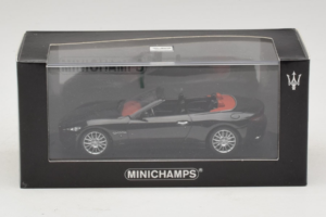 Maserati GranCabrio Čierny Metalický Minichamps 1:43 400123930 Kov – obrázok 5 z 5